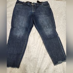 Freyed bottom ankle jeans